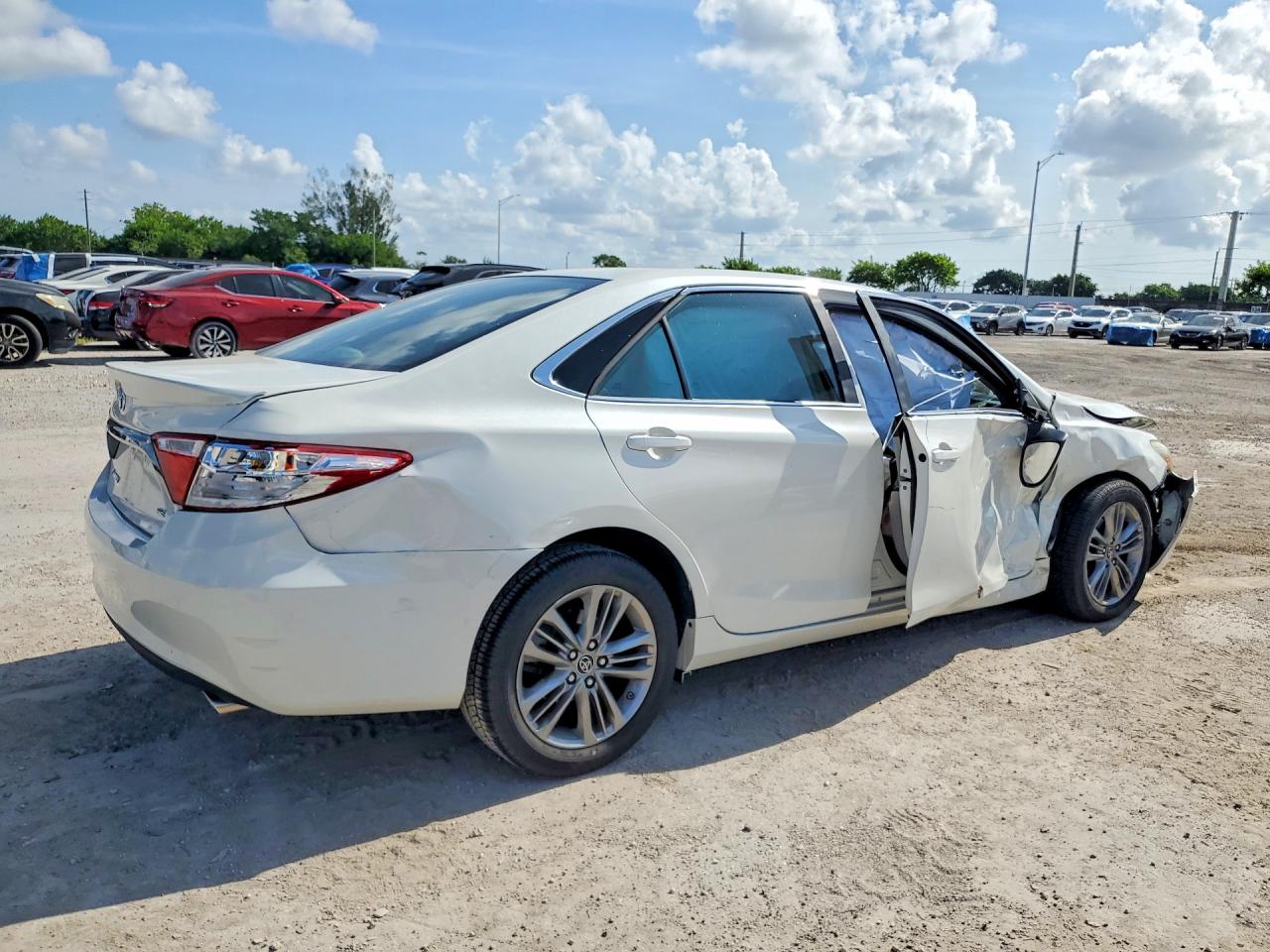 2015 TOYOTA CAMRY SE — снимка 3