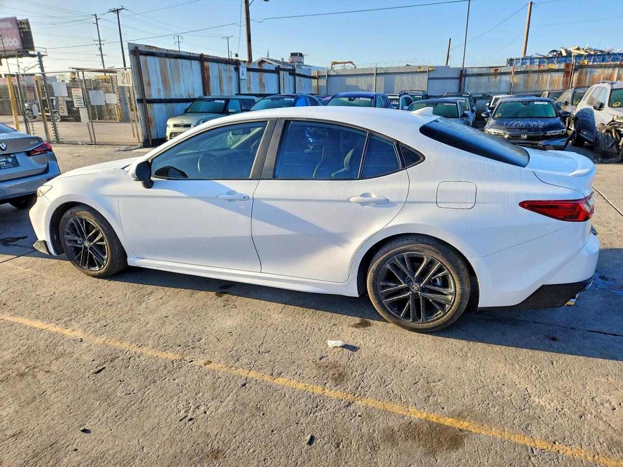 2025 TOYOTA CAMRY SE — снимка 2