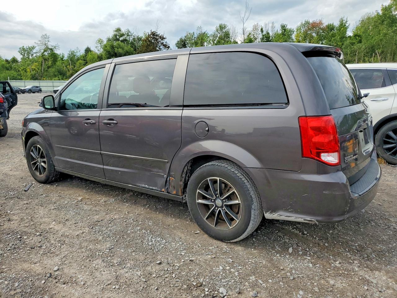 2015 DODGE GRAND CARAVAN SE — снимка 2