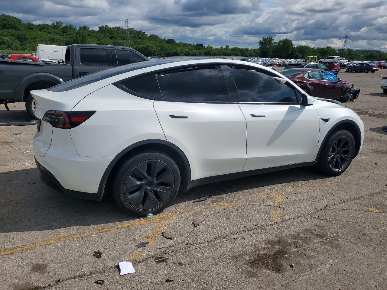 2024 TESLA MODEL Y — снимка 3