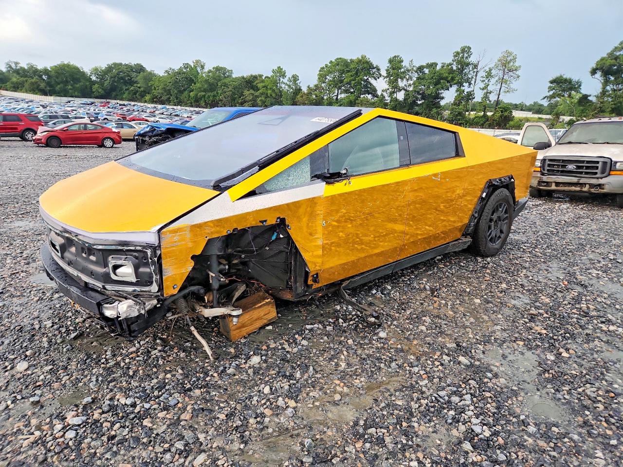 2025 TESLA CYBERTRUCK