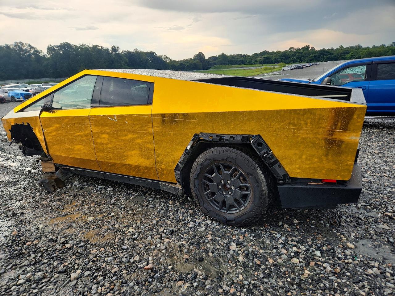2025 TESLA CYBERTRUCK — снимка 2