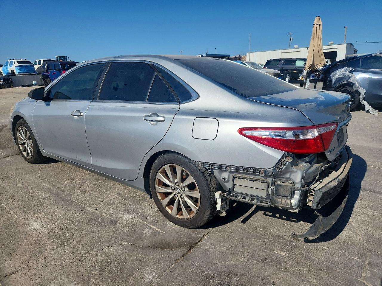 2016 TOYOTA CAMRY XLE — снимка 2