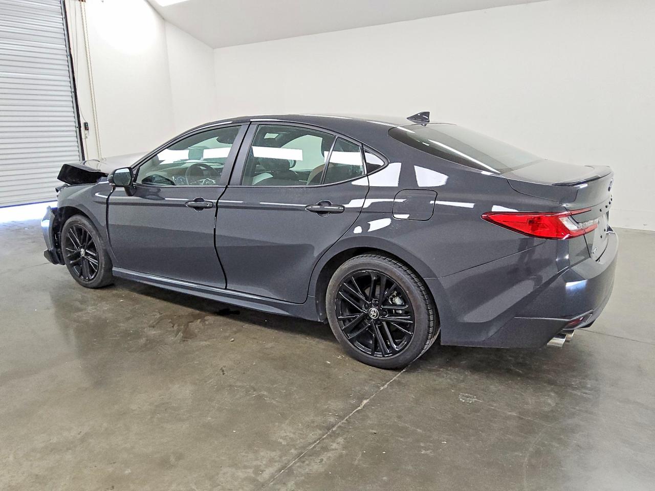 2025 TOYOTA CAMRY SE — снимка 2