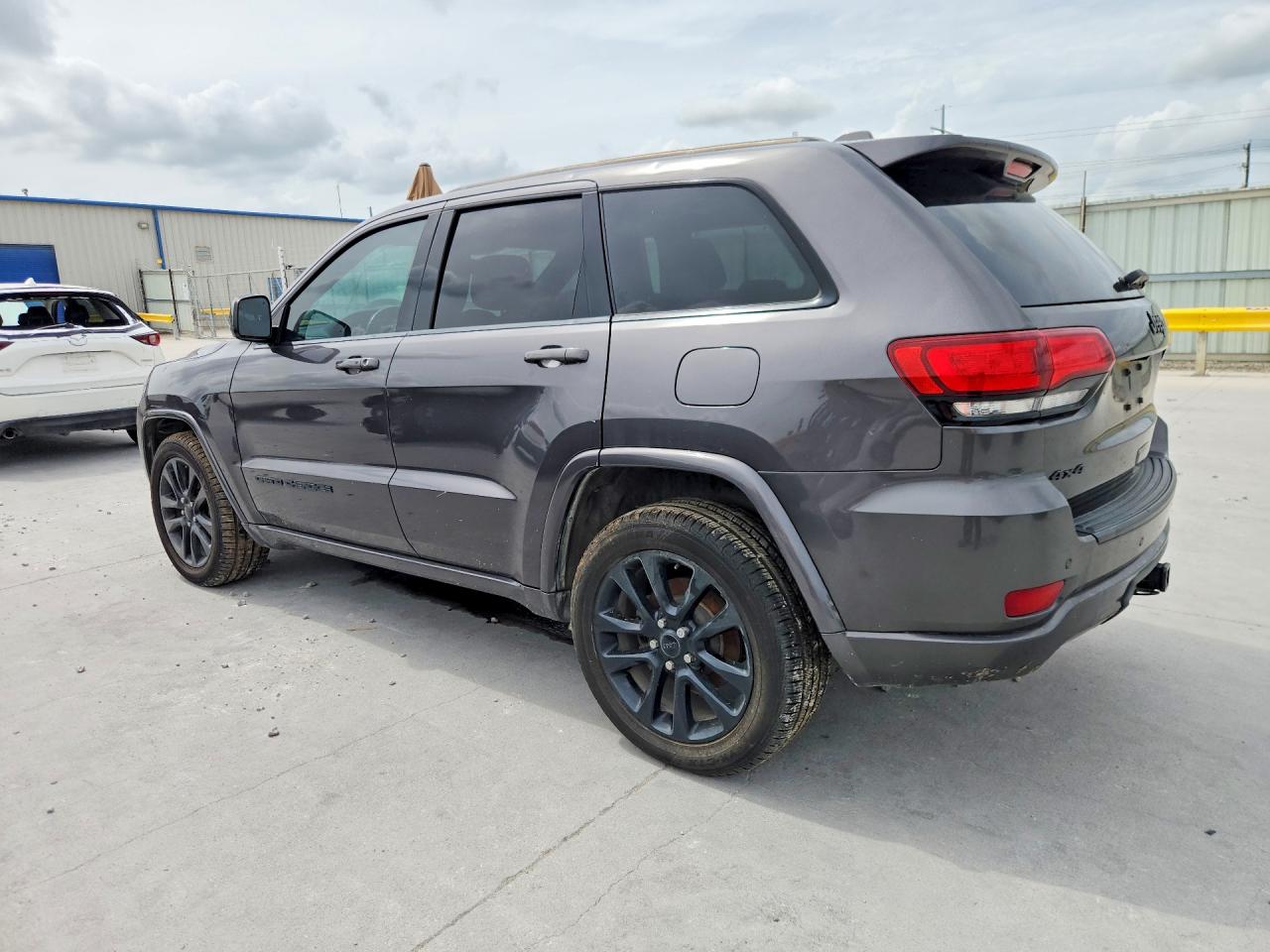 2019 JEEP GRAND CHEROKEE LAREDO — снимка 2