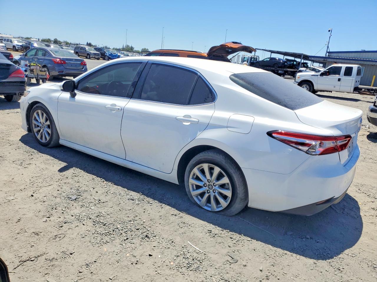 2018 TOYOTA CAMRY LE — снимка 2