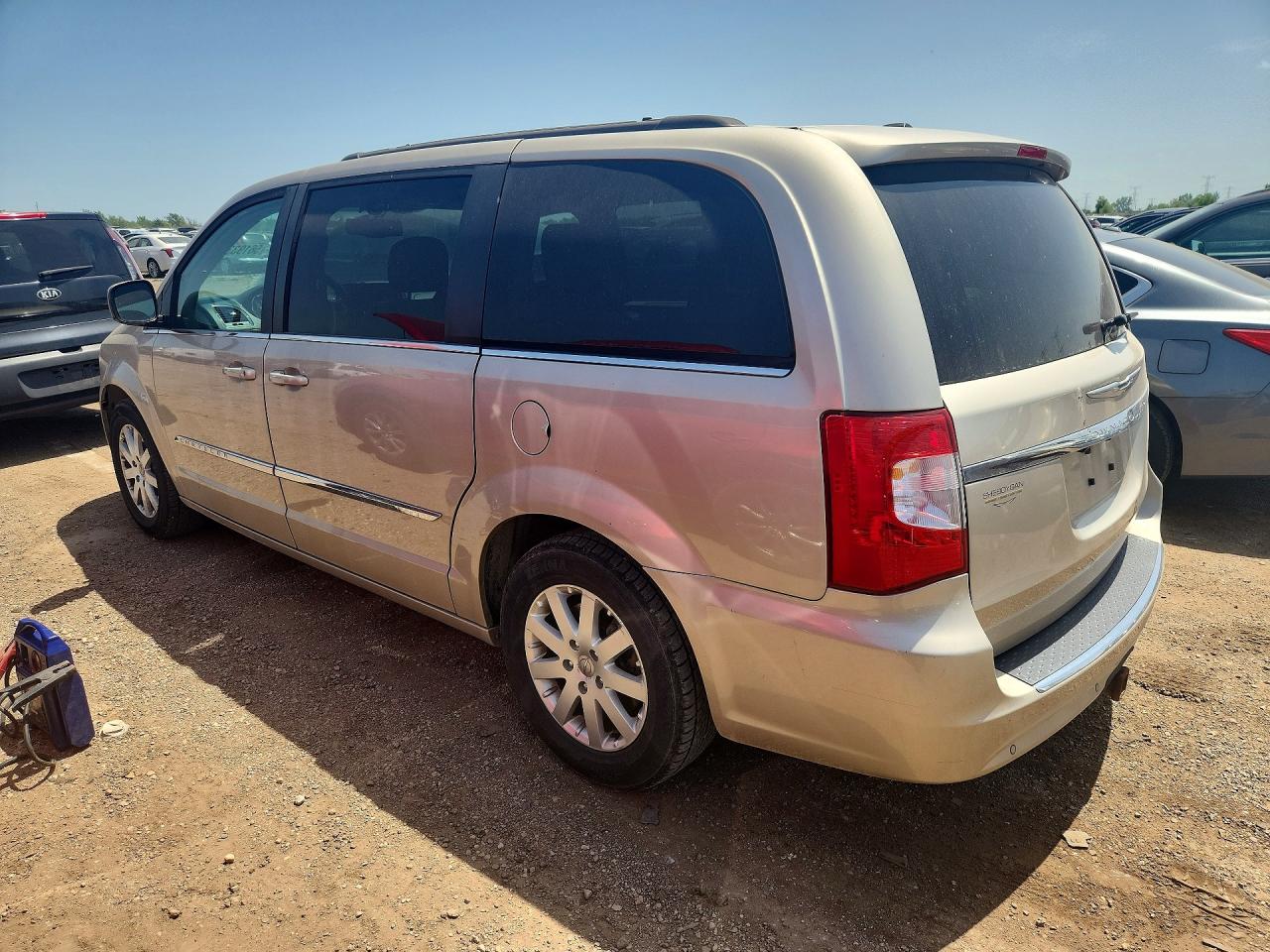 2015 CHRYSLER TOWN & COUNTRY TOURING — снимка 2