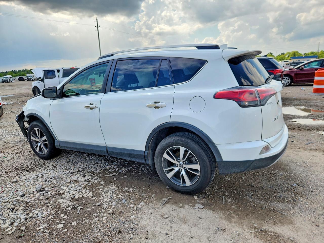 2018 TOYOTA RAV4 XLE — снимка 2