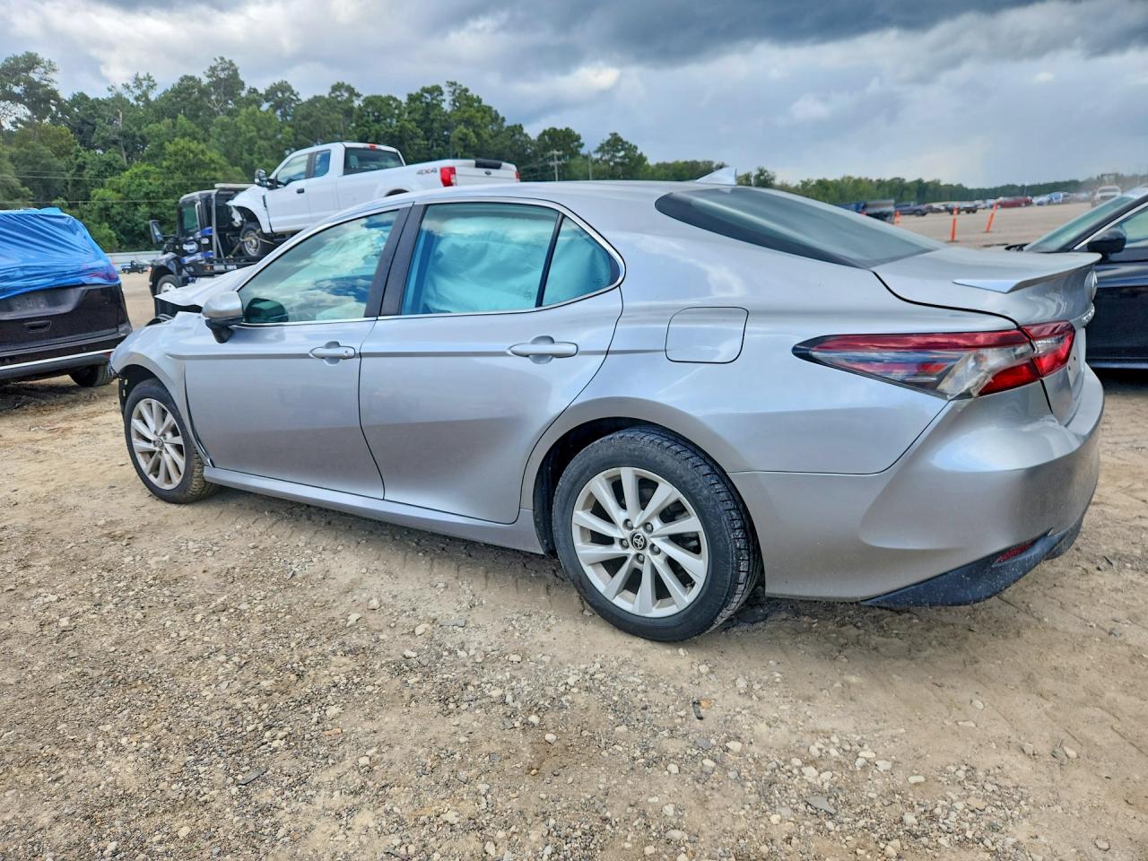 2022 TOYOTA CAMRY LE — снимка 2