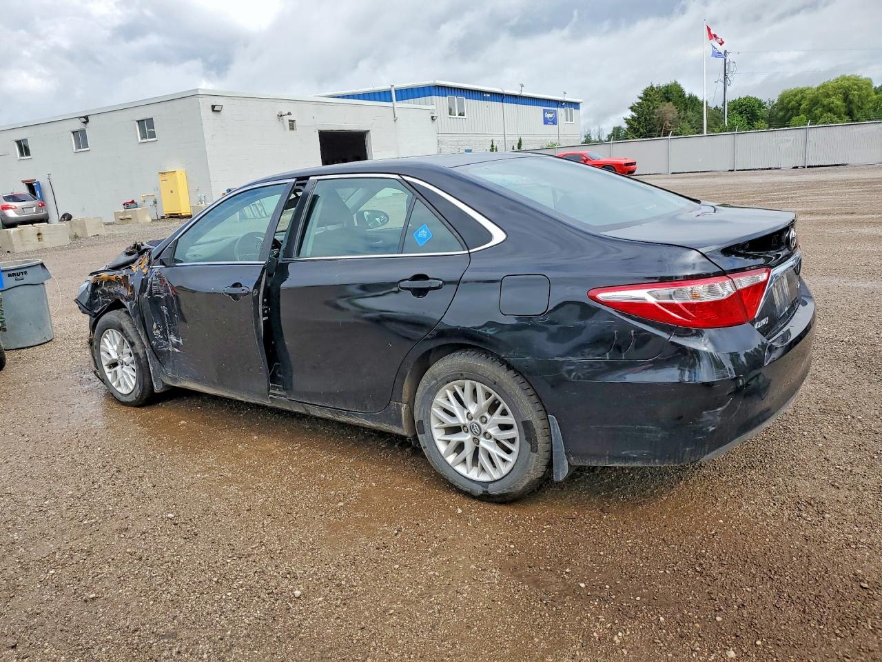 2017 TOYOTA CAMRY LE — снимка 2
