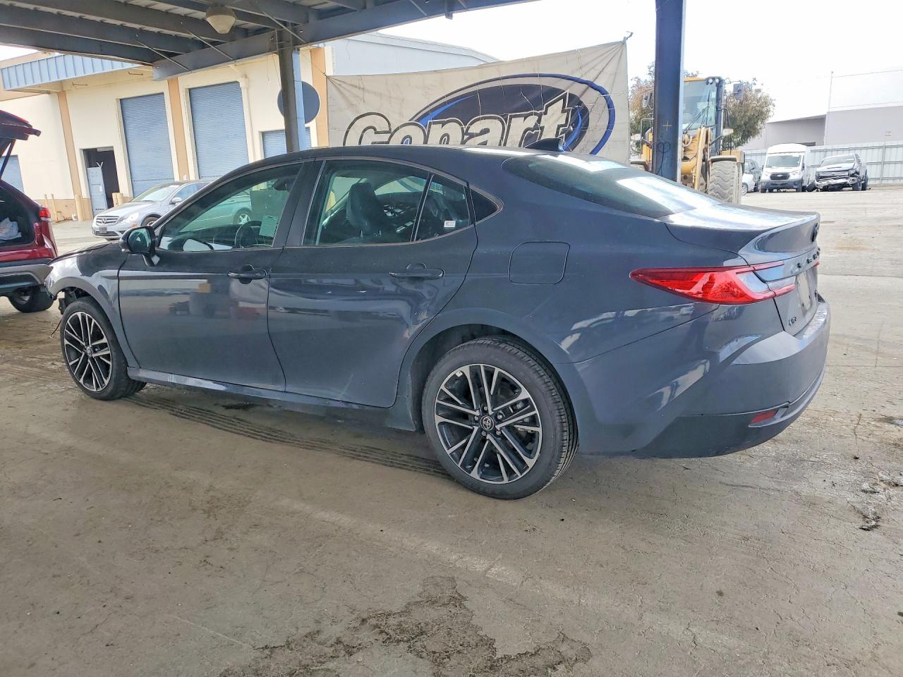 2025 TOYOTA CAMRY XLE — снимка 2