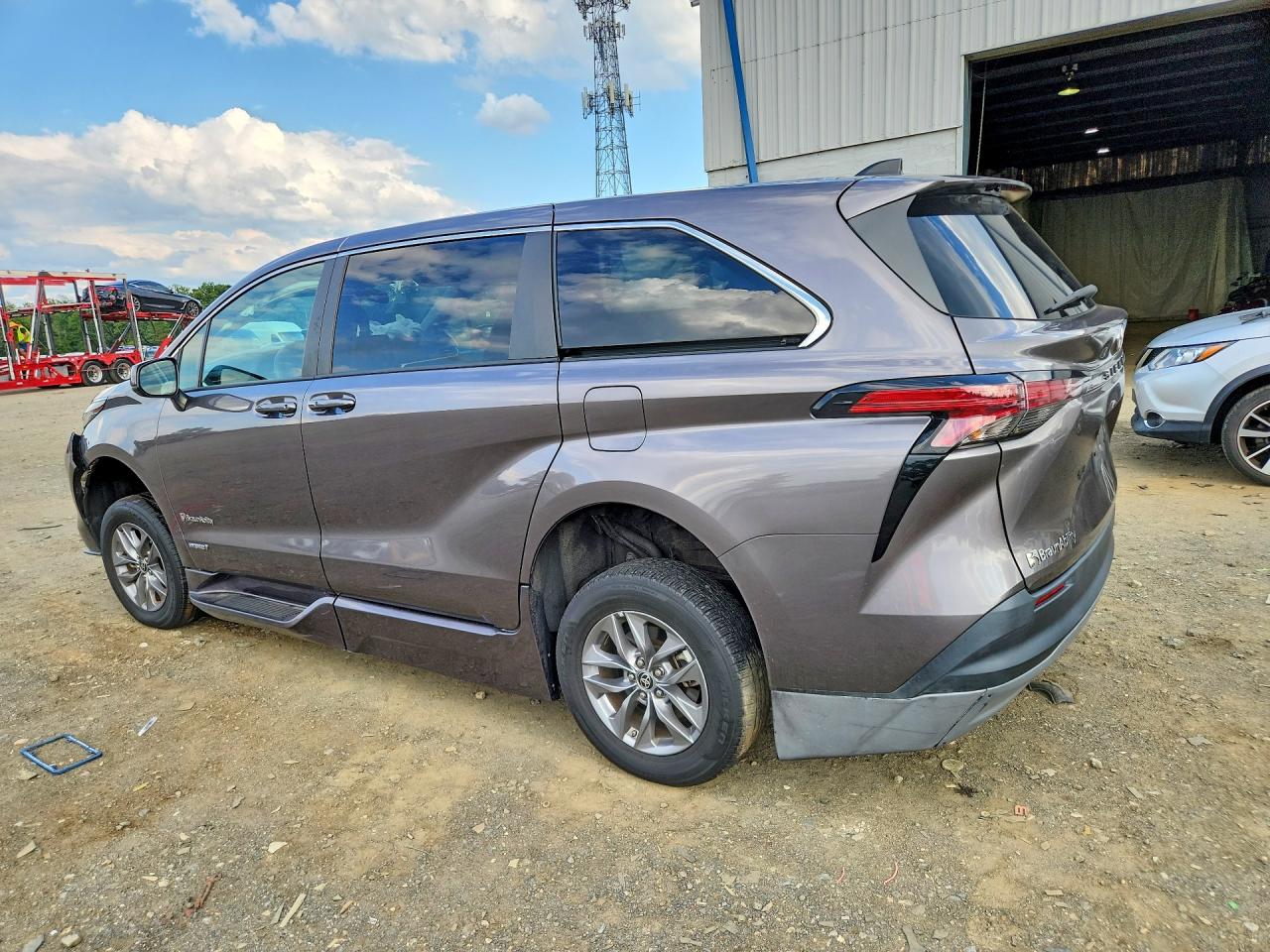 2021 TOYOTA SIENNA LE — снимка 2