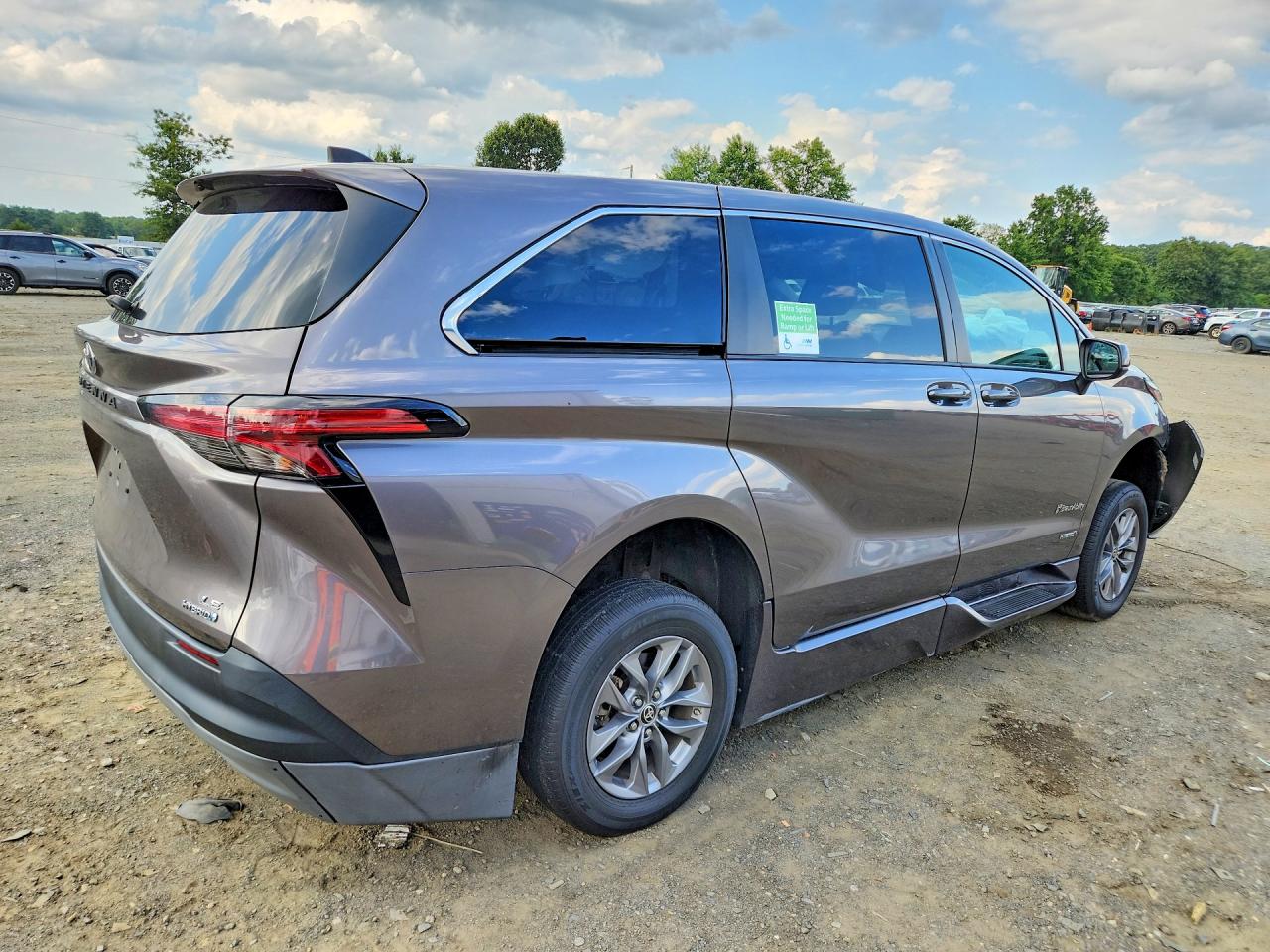 2021 TOYOTA SIENNA LE — снимка 3