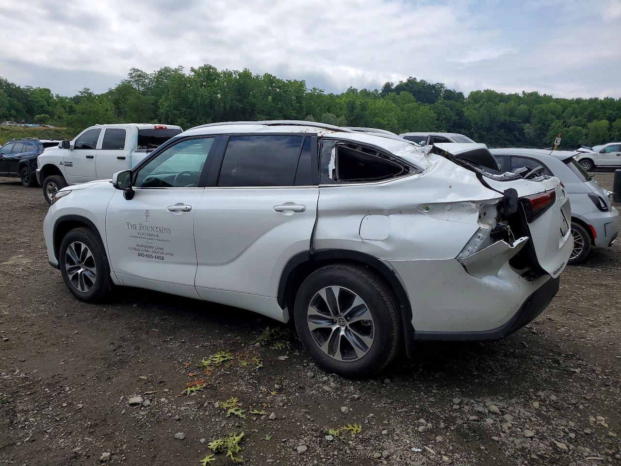 2025 TOYOTA HIGHLANDER XLE — снимка 2