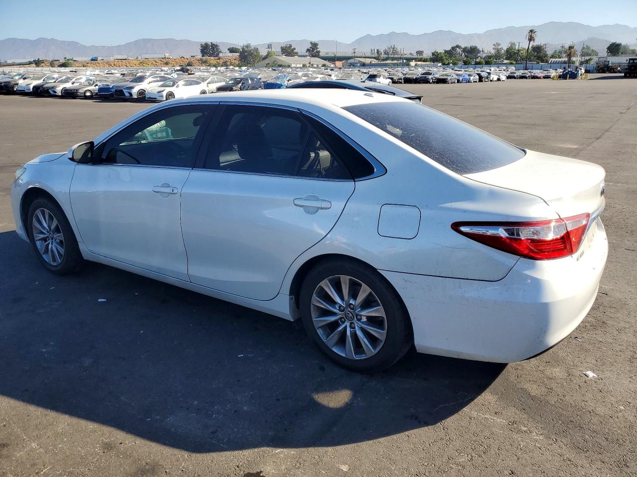 2017 TOYOTA CAMRY XLE — снимка 2