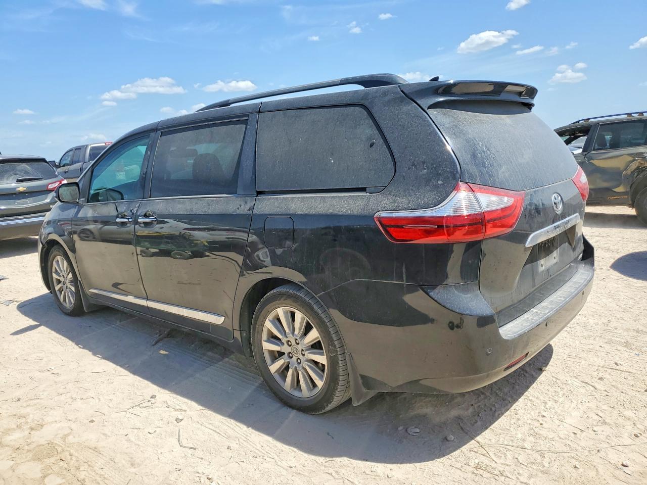 2017 TOYOTA SIENNA LIMITED PREMIUM 7-PASSENGER — снимка 2