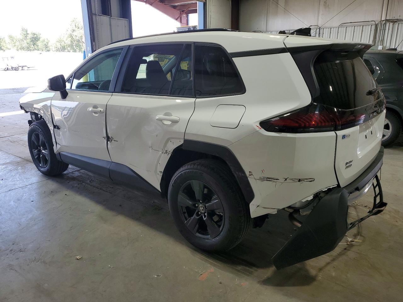 2026 TOYOTA RAV4 LE — снимка 2