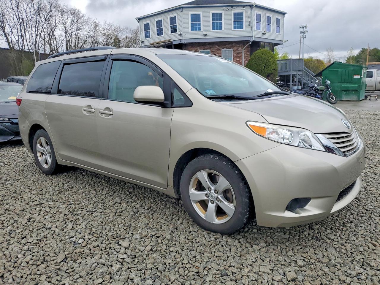 2015 TOYOTA SIENNA LE — снимка 4