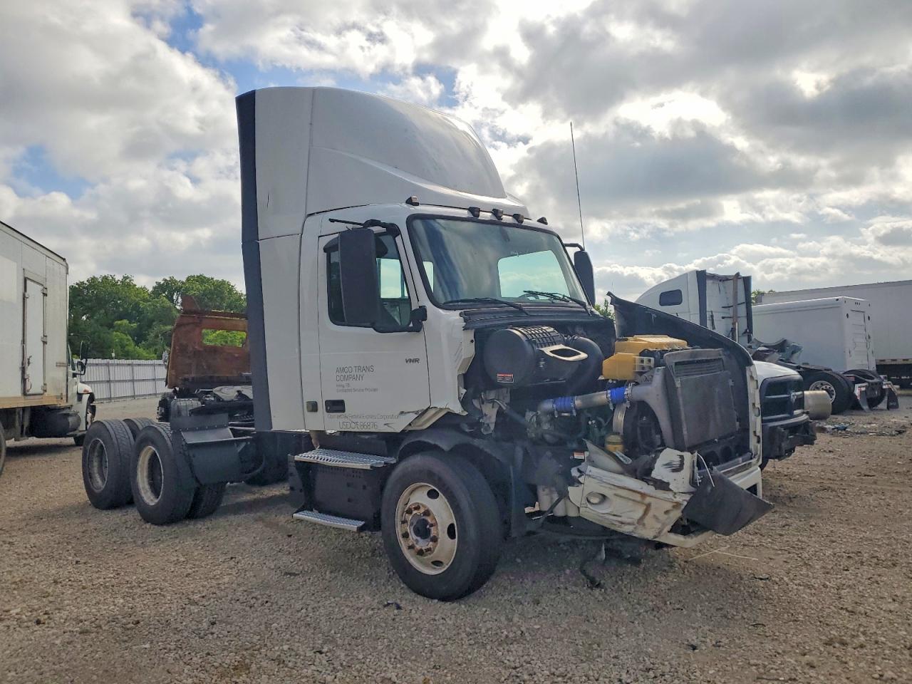 2020 VOLVO VNR