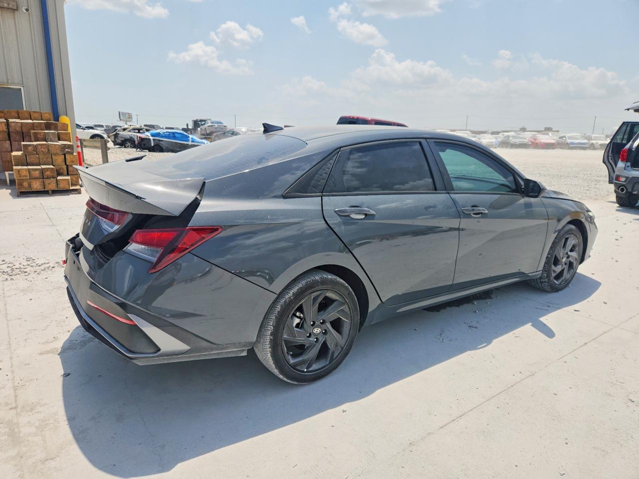 2026 HYUNDAI ELANTRA SEL SPORT — снимка 3