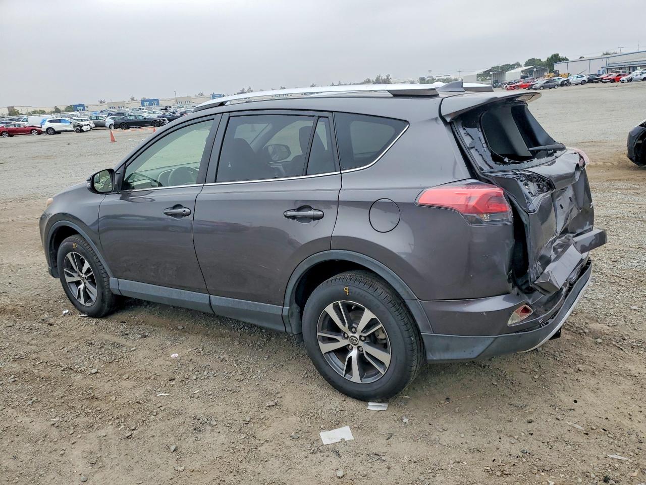 2016 TOYOTA RAV4 XLE — снимка 2