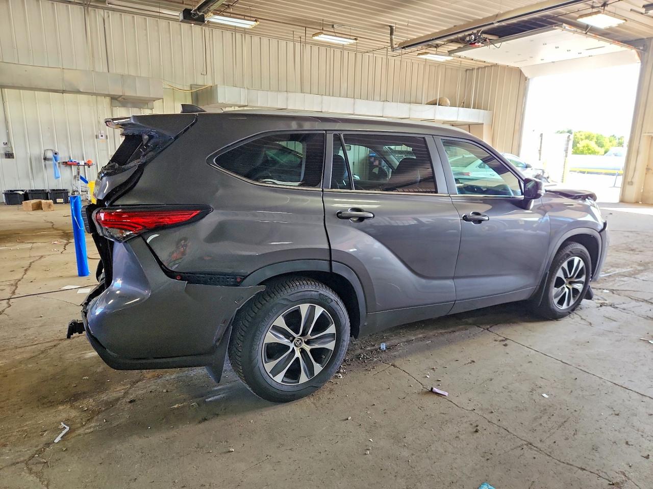 2023 TOYOTA HIGHLANDER XLE — снимка 3