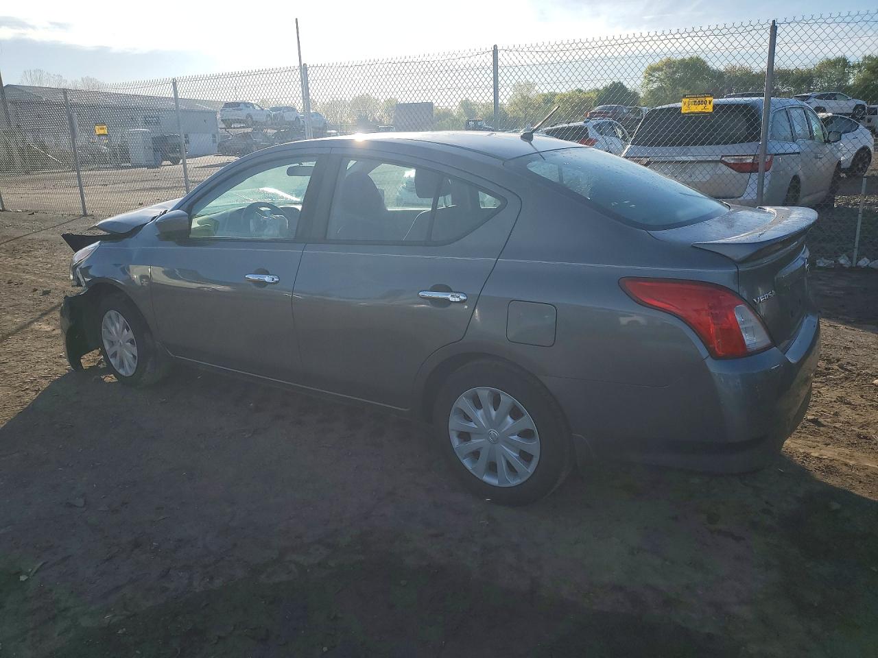 2018 NISSAN VERSA SV — снимка 2