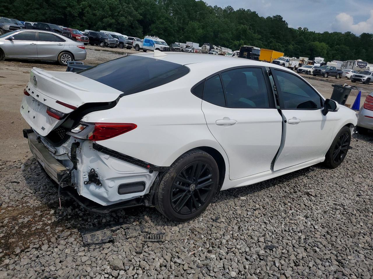 2025 TOYOTA CAMRY SE — снимка 3