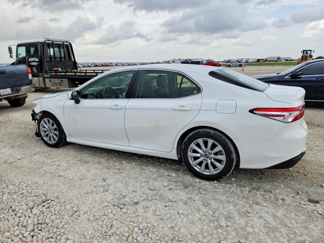 2018 TOYOTA CAMRY LE — снимка 2