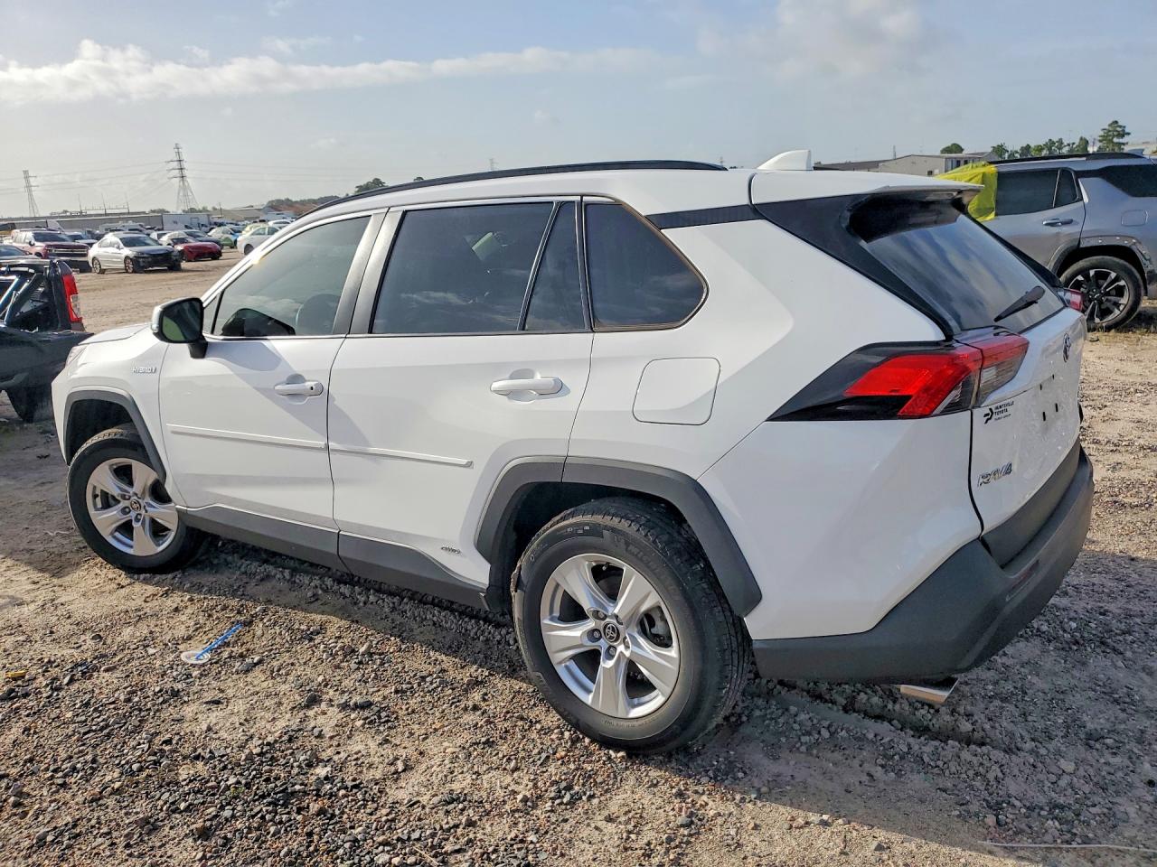 2021 TOYOTA RAV4 XLE — снимка 2