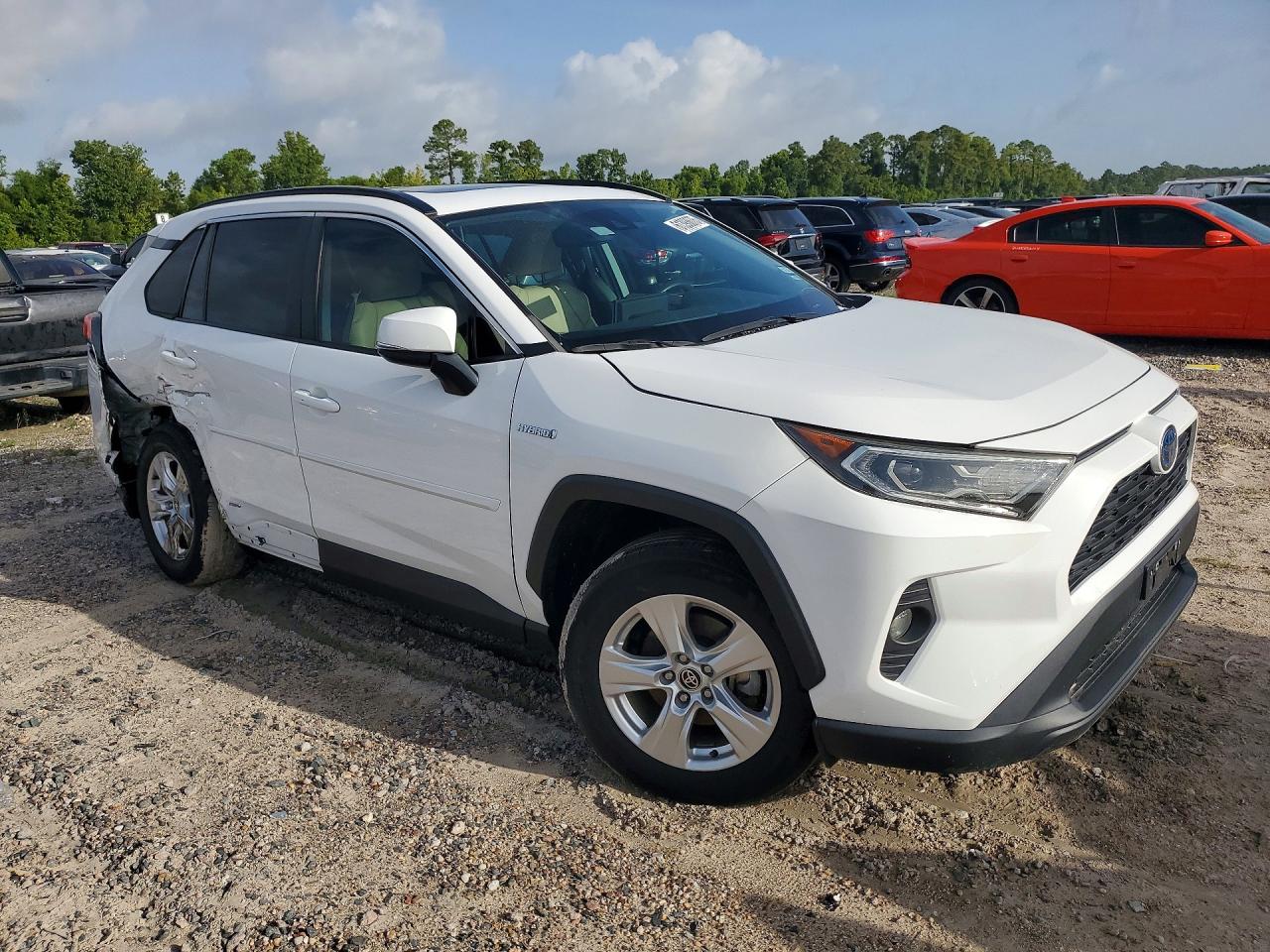 2021 TOYOTA RAV4 XLE — снимка 4
