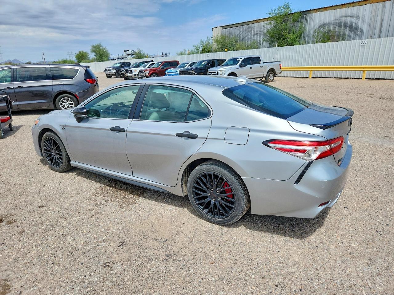 2020 TOYOTA CAMRY SE — снимка 2