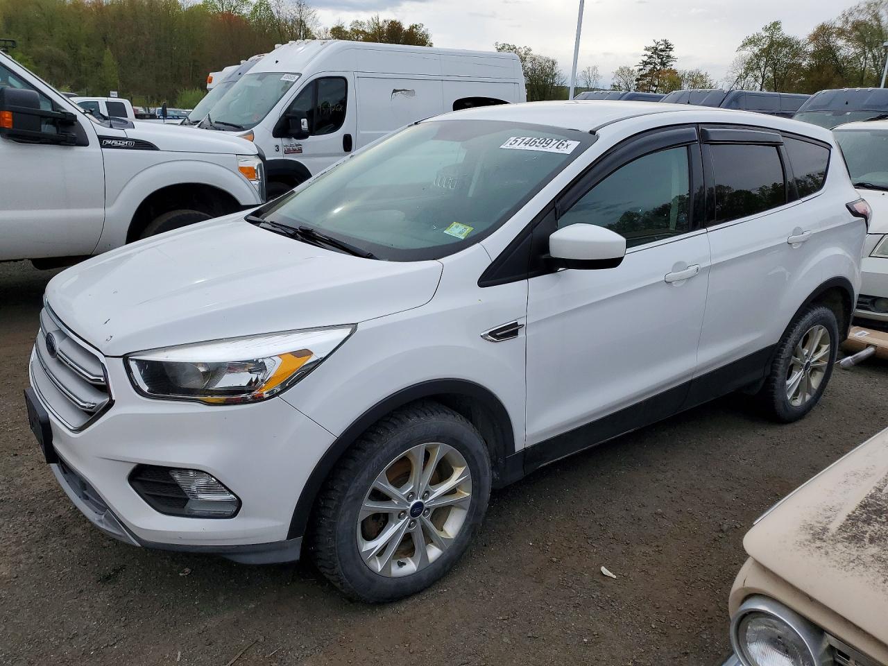 2017 FORD ESCAPE SE
