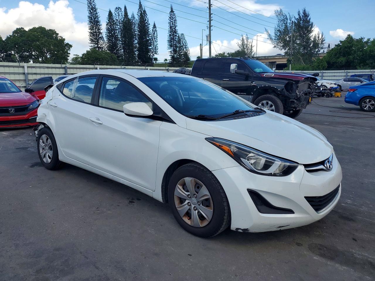 2016 HYUNDAI ELANTRA SE — снимка 4