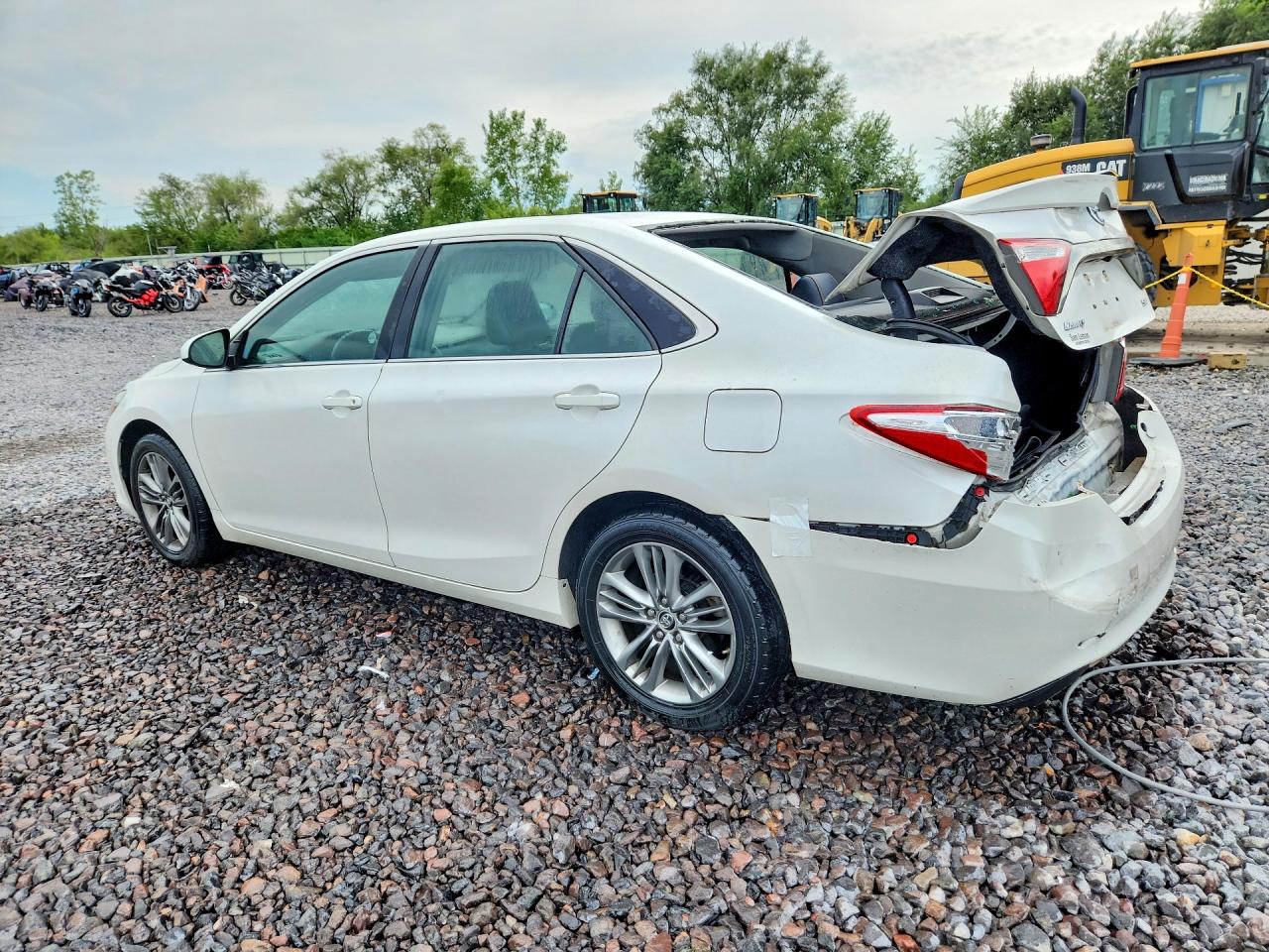 2015 TOYOTA CAMRY SE — снимка 2