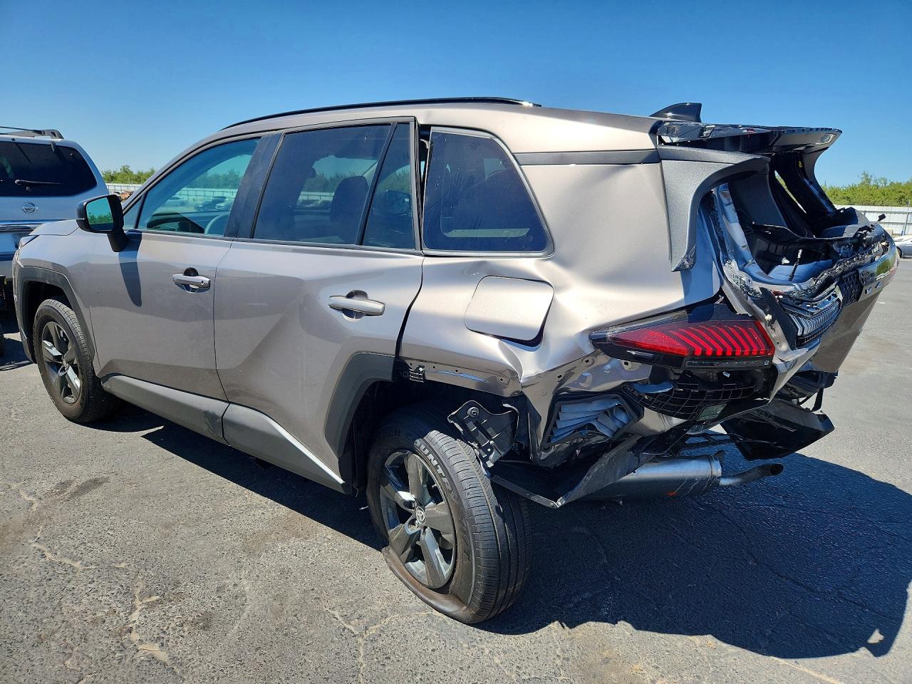 2026 TOYOTA RAV4 LE — снимка 2
