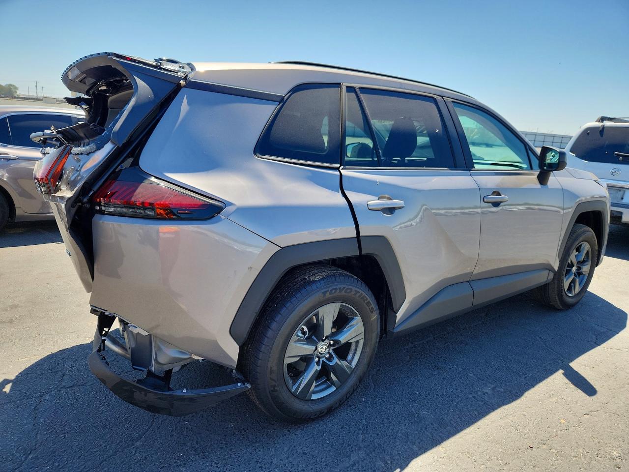 2026 TOYOTA RAV4 LE — снимка 3
