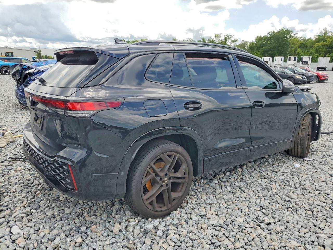 2025 VOLKSWAGEN TIGUAN SE R-LINE BLACK — снимка 3