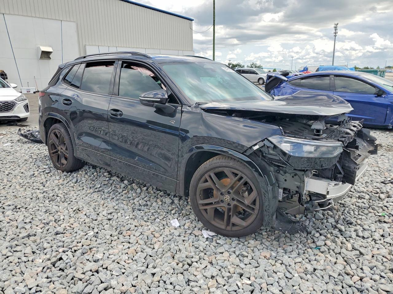 2025 VOLKSWAGEN TIGUAN SE R-LINE BLACK — снимка 4