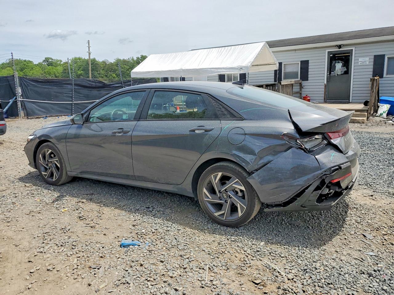 2025 HYUNDAI ELANTRA SEL SPORT — снимка 2