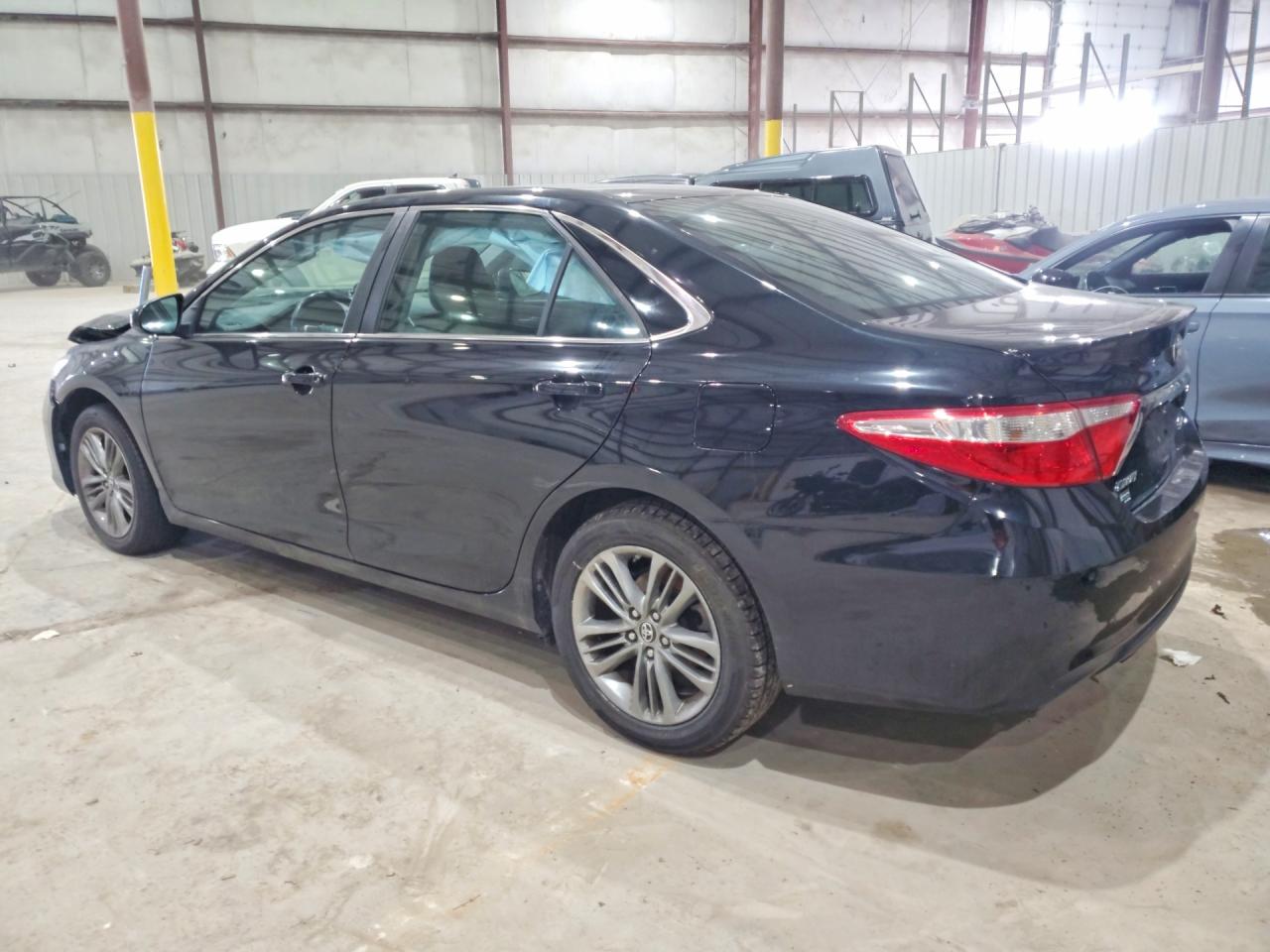 2017 TOYOTA CAMRY SE — снимка 2