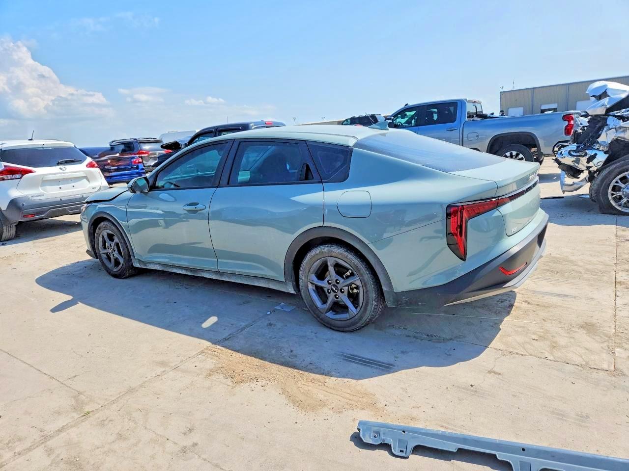 2025 KIA K4 LXS — снимка 2