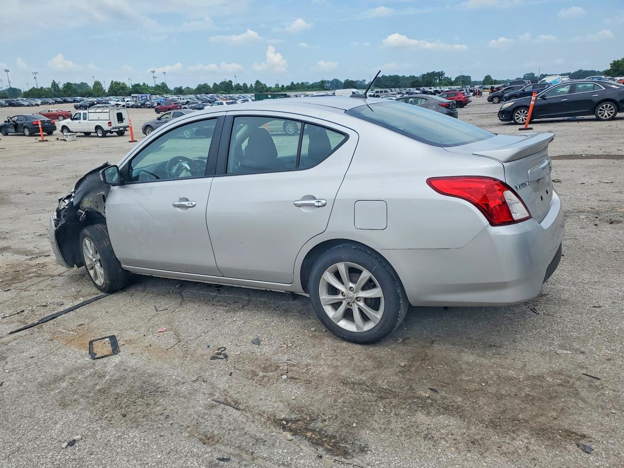 2017 NISSAN VERSA 1.6 SL — снимка 2
