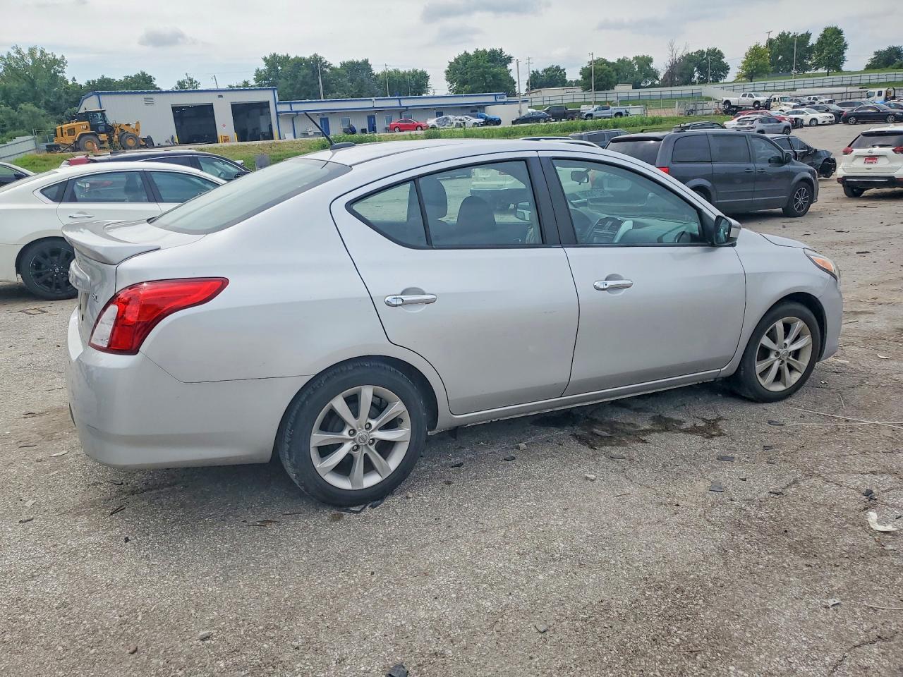 2017 NISSAN VERSA 1.6 SL — снимка 3