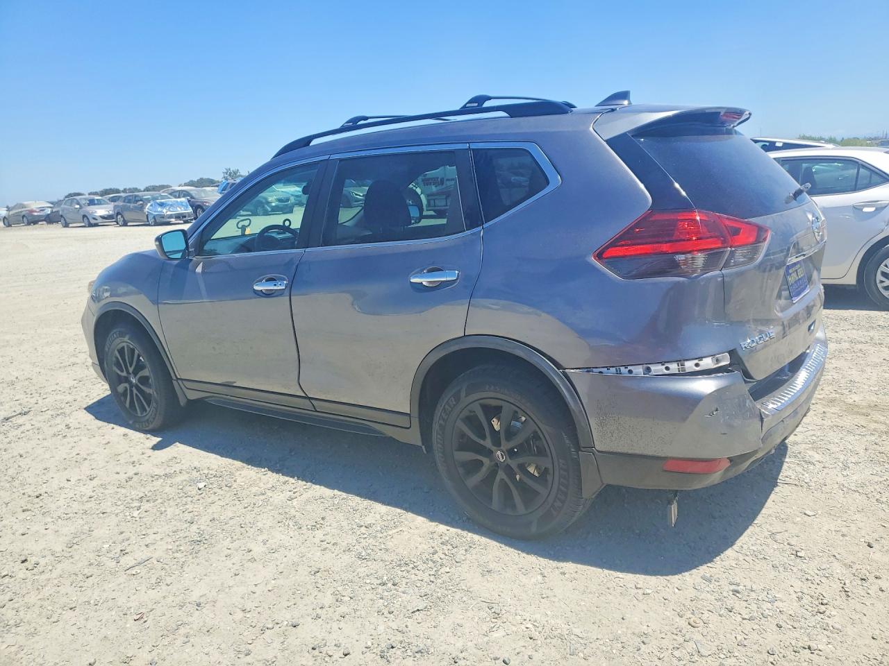 2017 NISSAN ROGUE SV — снимка 2