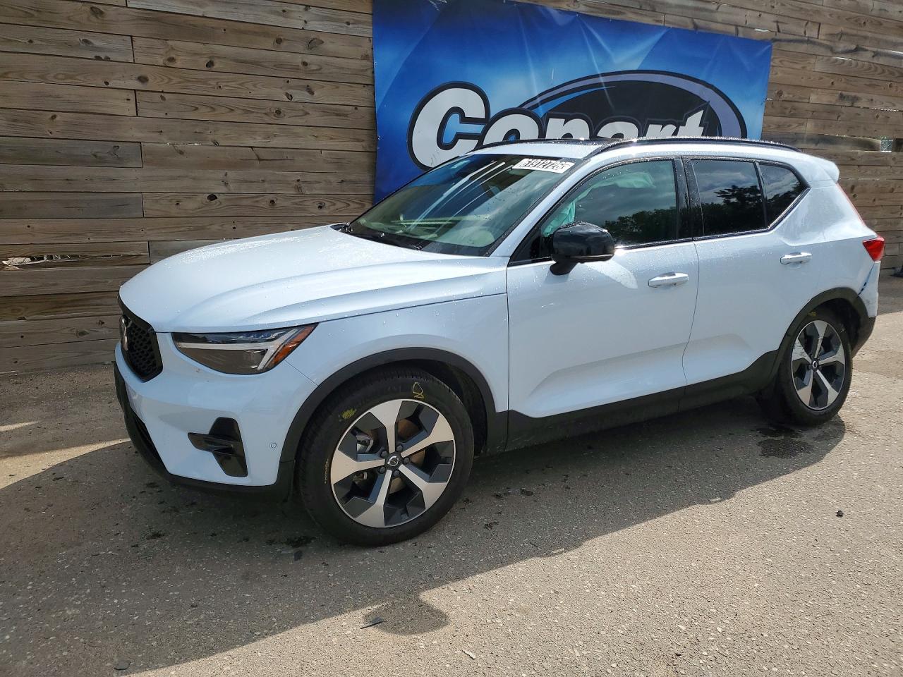 2026 VOLVO XC40 PLUS