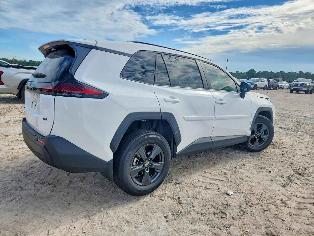 2026 TOYOTA RAV4 LE — снимка 3