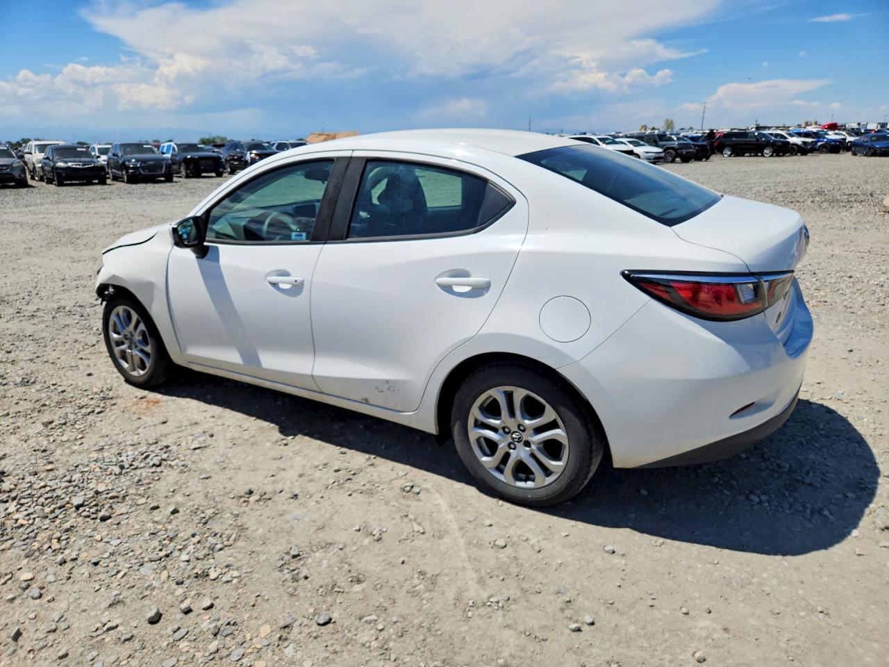 2017 TOYOTA YARIS IA BASE — снимка 2