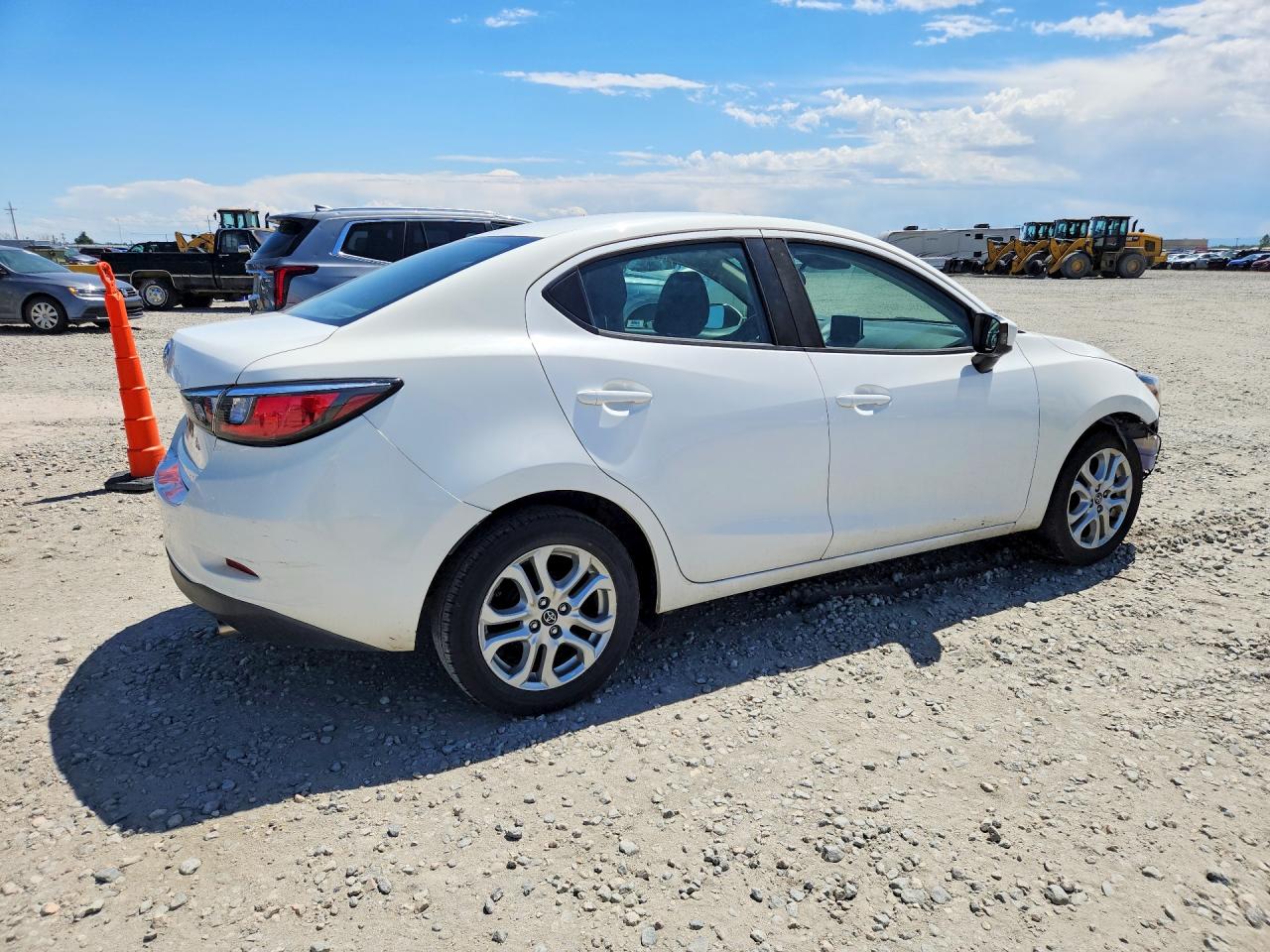 2017 TOYOTA YARIS IA BASE — снимка 3