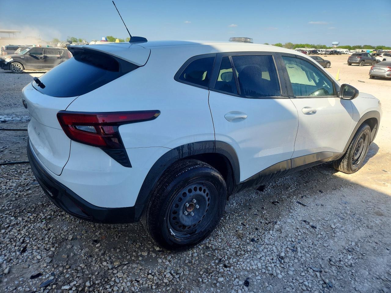 2025 CHEVROLET TRAX LS — снимка 3